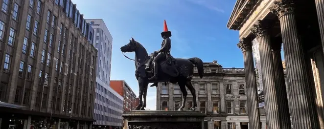 Duke of Wellington statue with the iconic traffic cone on his head